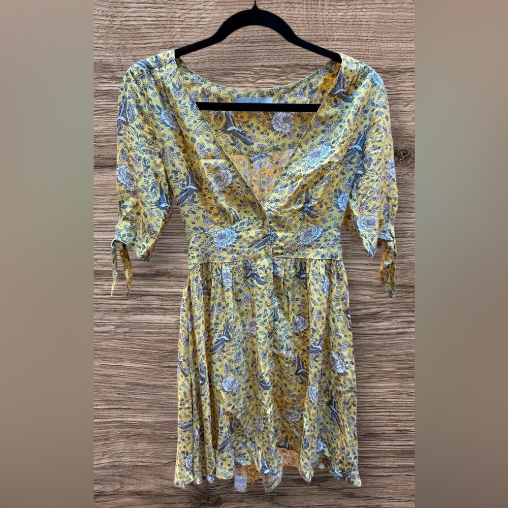Auguste The Label Valentina Mini Floral/ Birds Dress. Button down Size 2. NWOT
